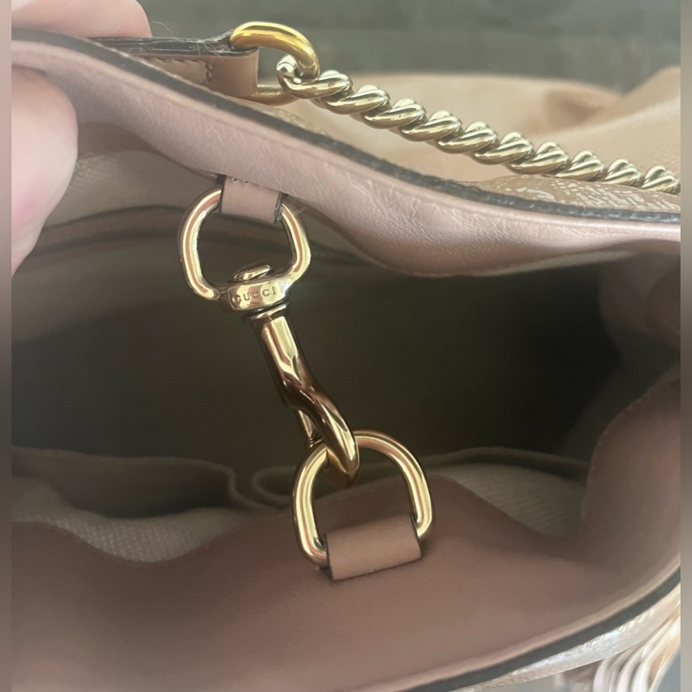 Gucci Beige/Tan Leather Double-G Shoulder Bag with Tassel - Picture 8 of 15